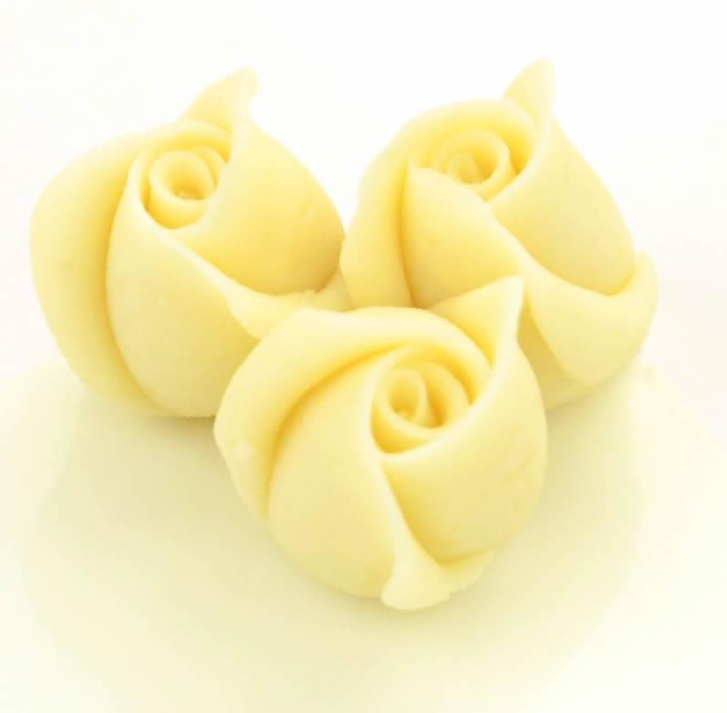 Marzipan Rosen klein weiß, 4 Stück - Tortendekoshop